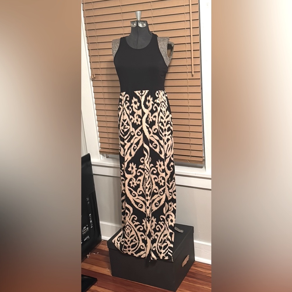 NWT GRECERELLE Maxj Dress, WITH POCKETS! Comfy, floral print, racerback, size L